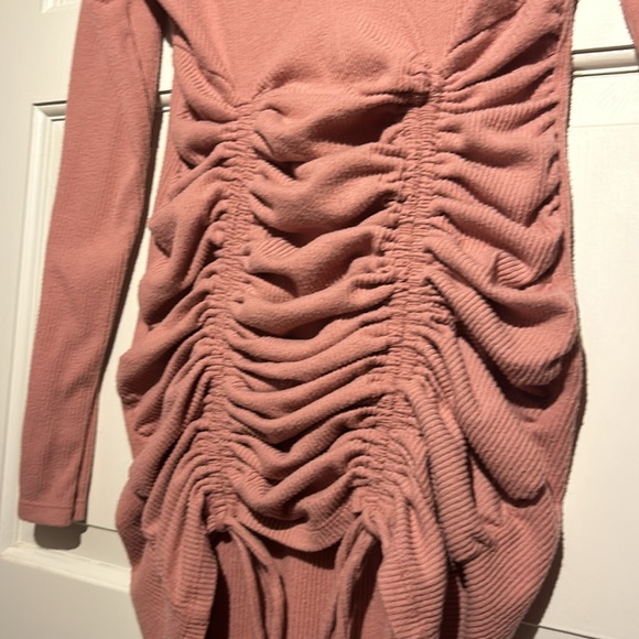 *NEVER WORN* burgundy ribbed long sleeve ruched mini dress - Picture 3 of 5